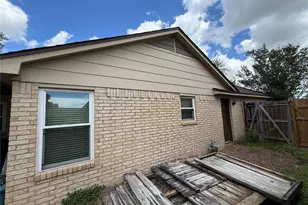 5122 Pepper Mill St, Baytown, TX 77521 - Photo 3