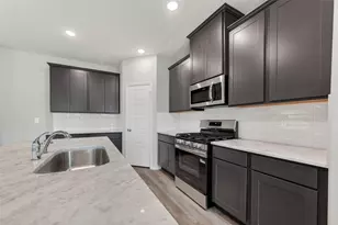 2107 Spring Hollow Dr, Baytown, TX 77521 - Photo 11