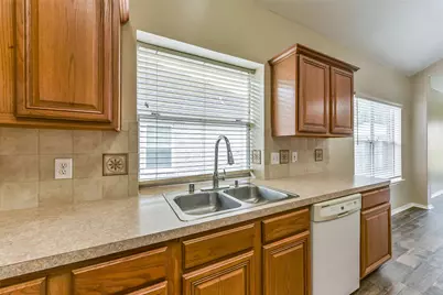 9127 Willow Crossing Drive, Houston, TX 77064 - Photo 11