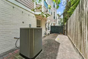 208 Hawthorne St, Houston, TX 77006 - Photo 23
