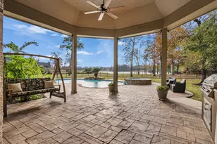 15601 Crown Oaks Dr, Montgomery, TX 77316 - Photo 5