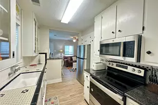 1701 17th St, Galveston, TX 77550 - Photo 5