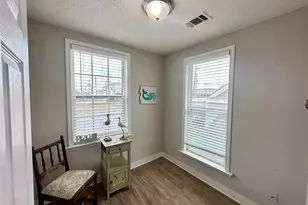 1701 17th St, Galveston, TX 77550 - Photo 9