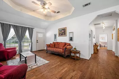 1206 W 8th St, Caldwell, TX 77836 - Photo 5