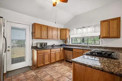 1206 W 8th St, Caldwell, TX 77836 - Photo 9
