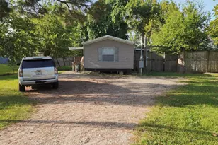 405 Battlebell Rd, Highlands, TX 77562 - Photo 9
