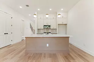 9109 Henrietta St, Houston, TX 77088 - Photo 7