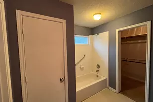 17148 Gleneagle Dr S, Conroe, TX 77385 - Photo 7