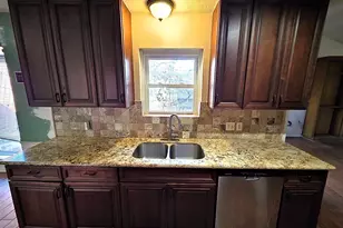 10403 White Clover Dr, Houston, TX 77089 - Photo 5