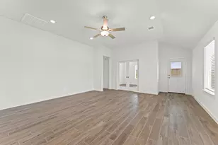 8331 Amethyst Valley Ln, Angleton, TX 77516 - Photo 5