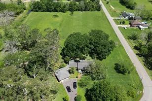 111 Fairway Dr, Alvin, TX 77511 - Photo 25