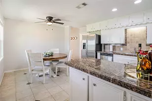 111 Fairway Dr, Alvin, TX 77511 - Photo 9