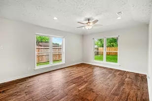 613 Dixie Dr, League City, TX 77573 - Photo 3