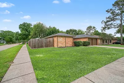 613 Dixie Drive, League City, TX 77573 - Photo 3