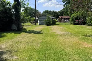 305 Wisteria St, Lake Jackson, TX 77566 - Photo 15