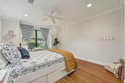 203 W Spreading Oaks Avenue, Friendswood, TX 77546 - Photo 29