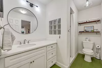 203 W Spreading Oaks Avenue, Friendswood, TX 77546 - Photo 23