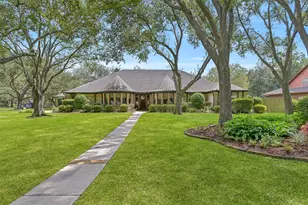 203 W Spreading Oaks Ave, Friendswood, TX 77546 - Photo 1