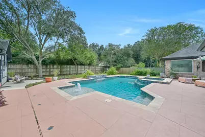 203 W Spreading Oaks Avenue, Friendswood, TX 77546 - Photo 41