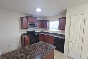 2303 Golden Brandy Ln, Rosenberg, TX 77469 - Photo 3