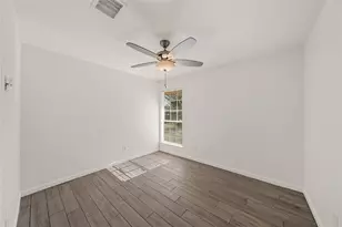 10423 Sageburrow Dr, Houston, TX 77089 - Photo 9