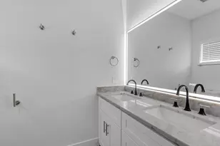 900 Lucky St, Houston, TX 77088 - Photo 13