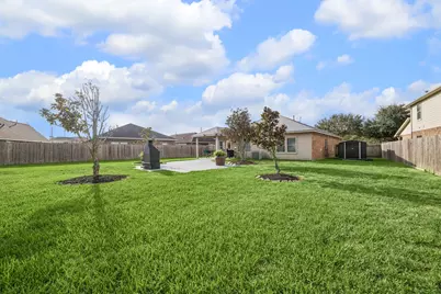 10051 Lynnwood Drive, Baytown, TX 77521 - Photo 21