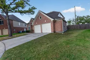 2902 Napoleonic Ct, Houston, TX 77014 - Photo 3