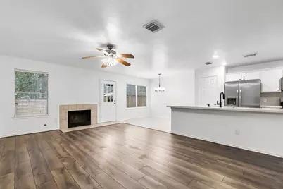 302 Sentry Maple Place, The Woodlands, TX 77382 - Photo 3