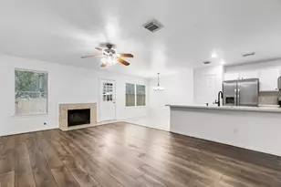 302 Sentry Maple Pl, The Woodlands, TX 77382 - Photo 3