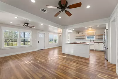 210 W Mulberry Avenue, Wharton, TX 77488 - Photo 9