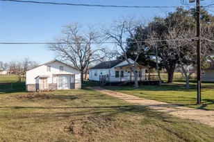 210 W Mulberry Ave, Wharton, TX 77488 - Photo 3
