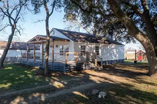210 W Mulberry Ave, Wharton, TX 77488 - Photo 5
