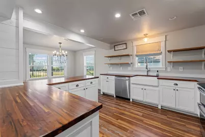 210 W Mulberry Avenue, Wharton, TX 77488 - Photo 15