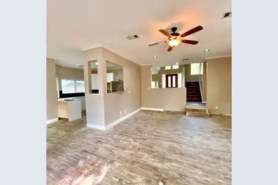 122 April Wind Drive E, Conroe, TX 77356 - Photo 5