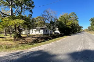 1111 Wheeler St, Anahuac, TX 77514 - Photo 15