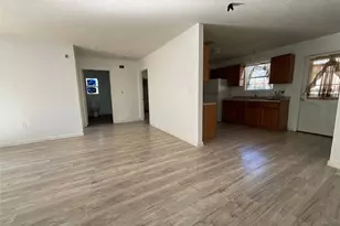 1111 Wheeler St, Anahuac, TX 77514 - Photo 5