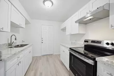 5111 Clover Street #B, Houston, TX 77033 - Photo 5