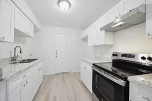 5111 Clover St, Houston, TX 77033 - Photo 5