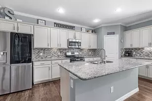 623 Orchid Hill Dr E, Conroe, TX 77301 - Photo 9