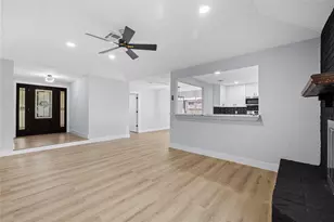 10415 Towne Oak Ln, Sugar Land, TX 77498 - Photo 9