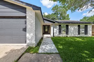 10415 Towne Oak Ln, Sugar Land, TX 77498 - Photo 3