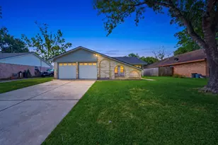 2003 Williamsburg Ct S, League City, TX 77573 - Photo 1