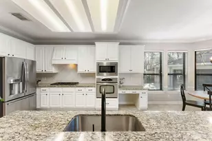 135 W Slatestone Cir, The Woodlands, TX 77382 - Photo 11