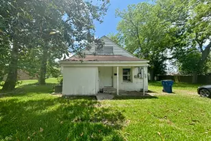 701 N Hackberry St, Sweeny, TX 77480 - Photo 1