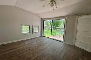 701 N Hackberry St, Sweeny, TX 77480 - Photo 9