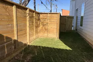 2424 Freeman St, Houston, TX 77009 - Photo 11