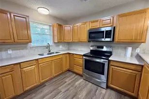 309 Crews Way, West Columbia, TX 77486 - Photo 9