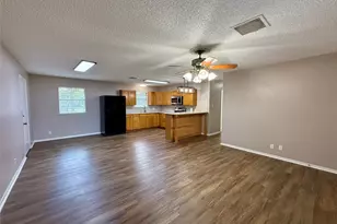 309 Crews Way, West Columbia, TX 77486 - Photo 3