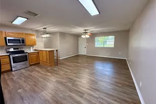 309 Crews Way, West Columbia, TX 77486 - Photo 5